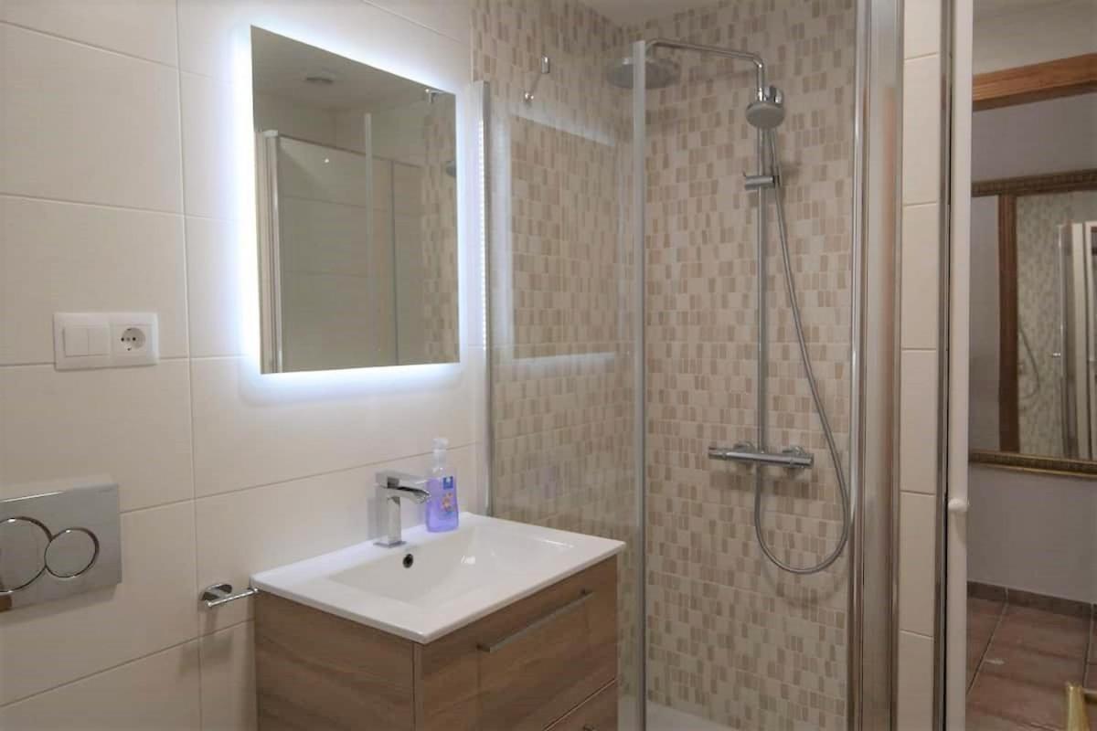 Appartement 3 Bedroom Beach Frontline Apartment With Parking Nerja