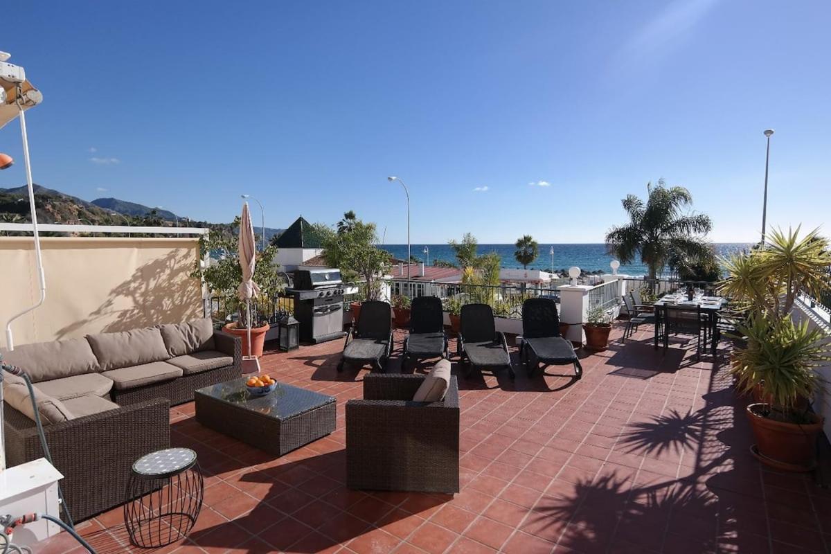 3 Bedroom Beach Frontline Apartment With Parking Appartement